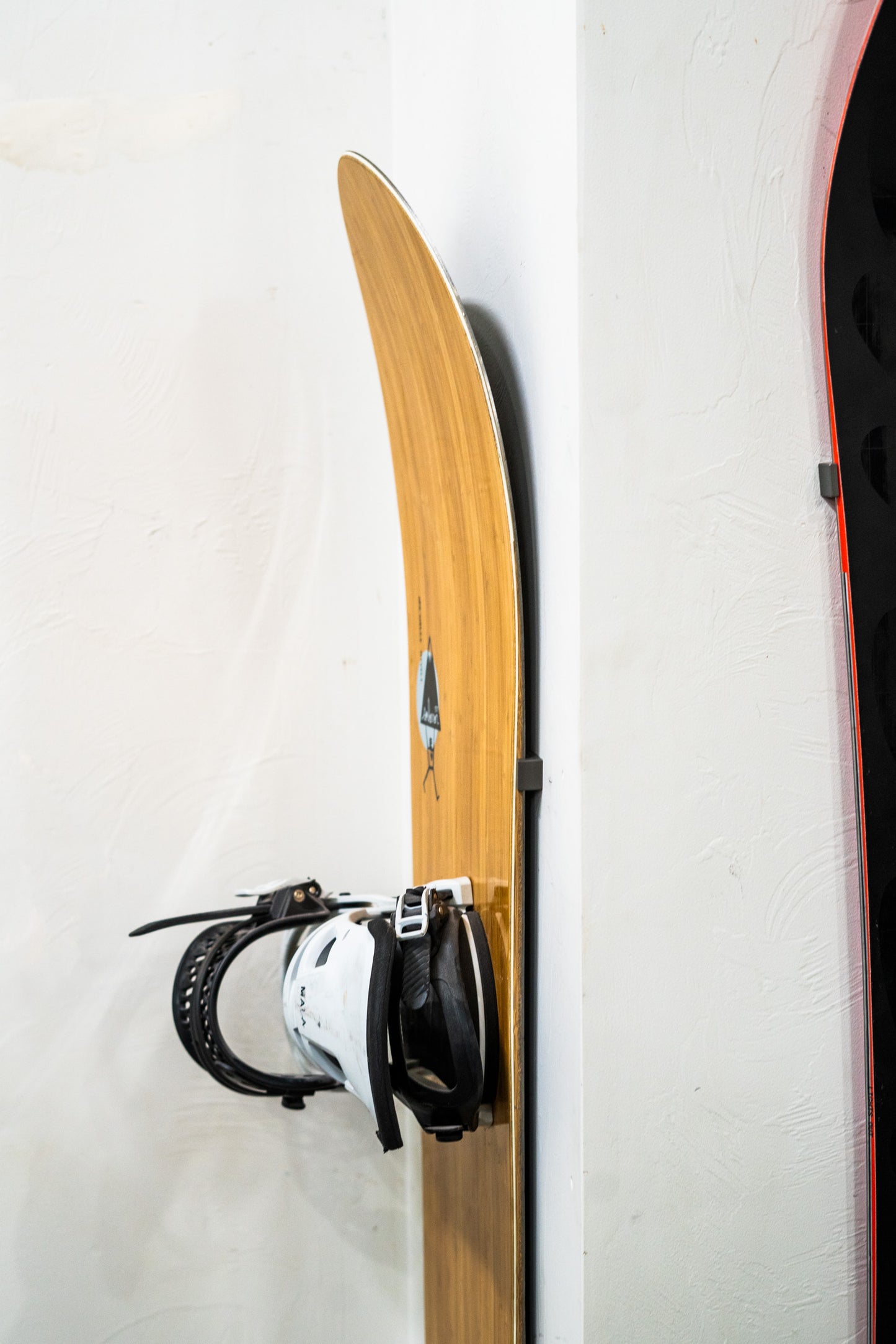 Hover Snowboard Rack