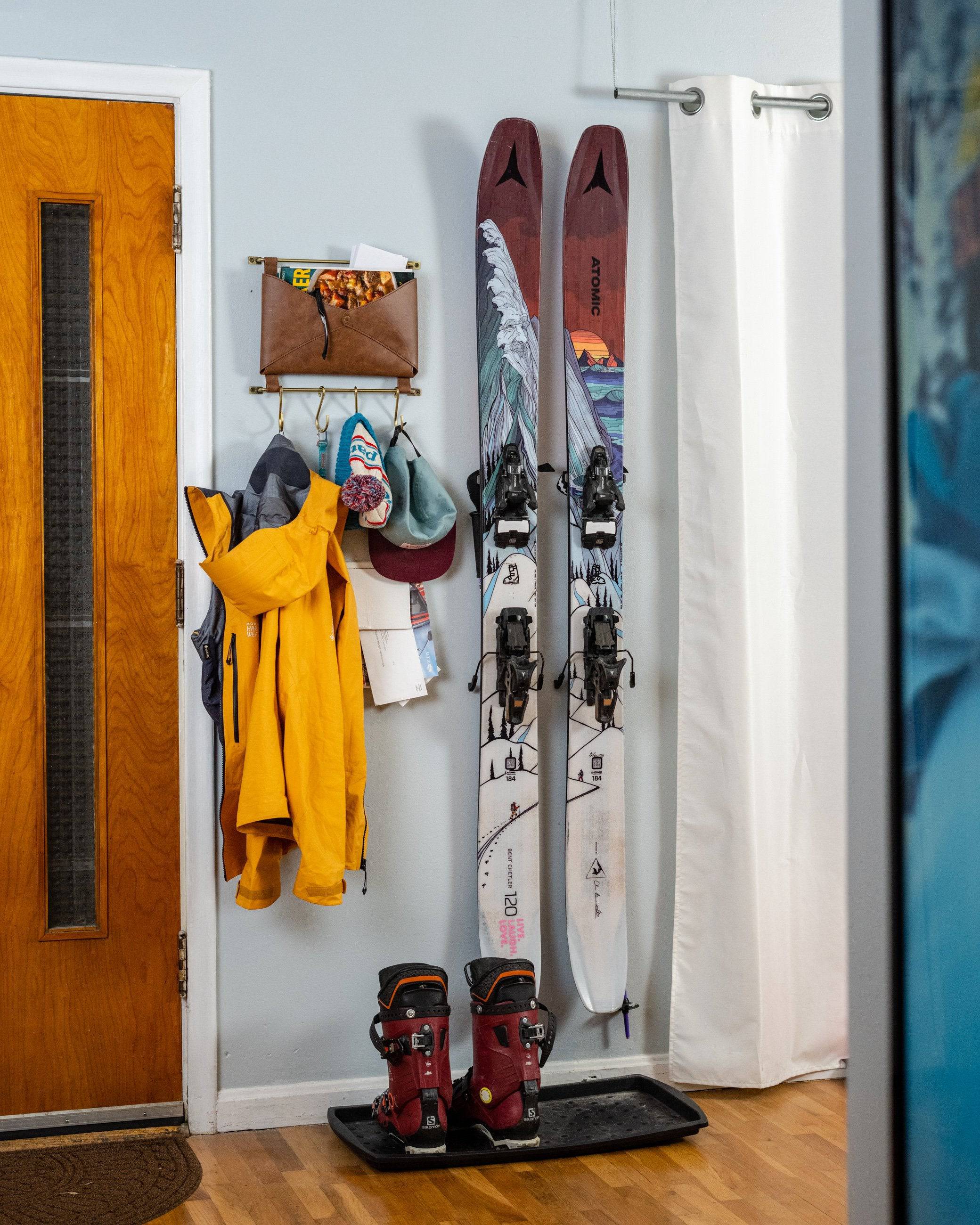 Ski display wall mount hot sale